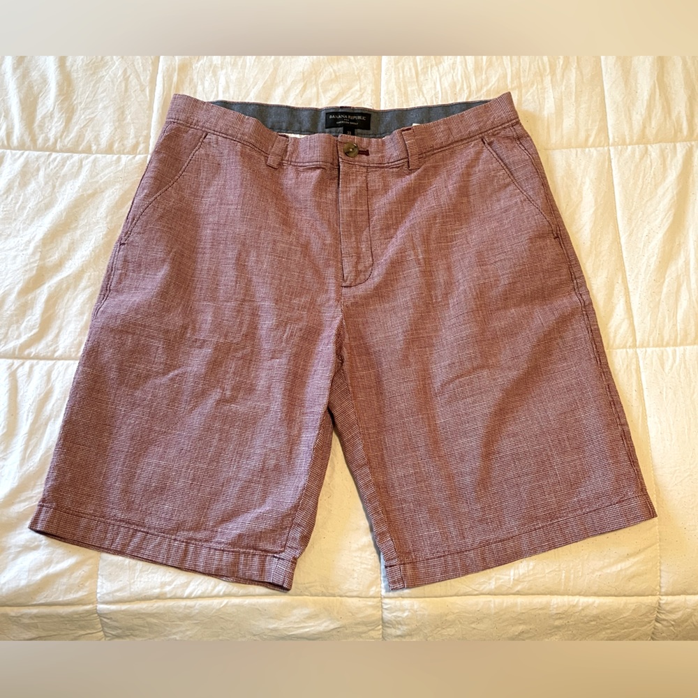 Red & White Banana Republic Shorts 🩳